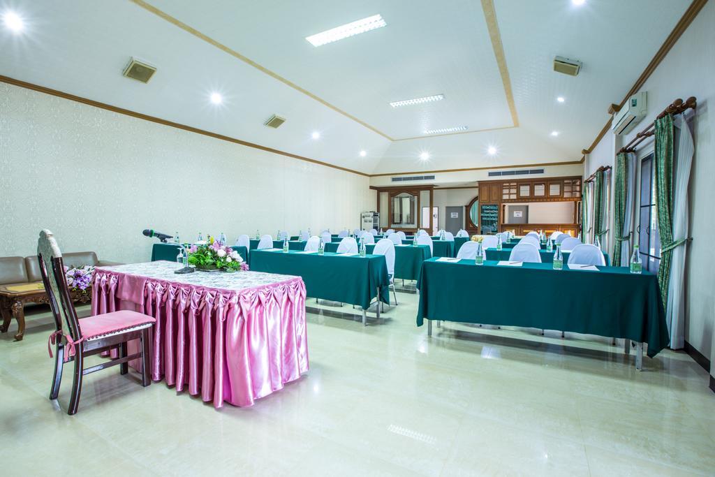 Juntra Resort & Hotel Nakhonnajok Kültér fotó