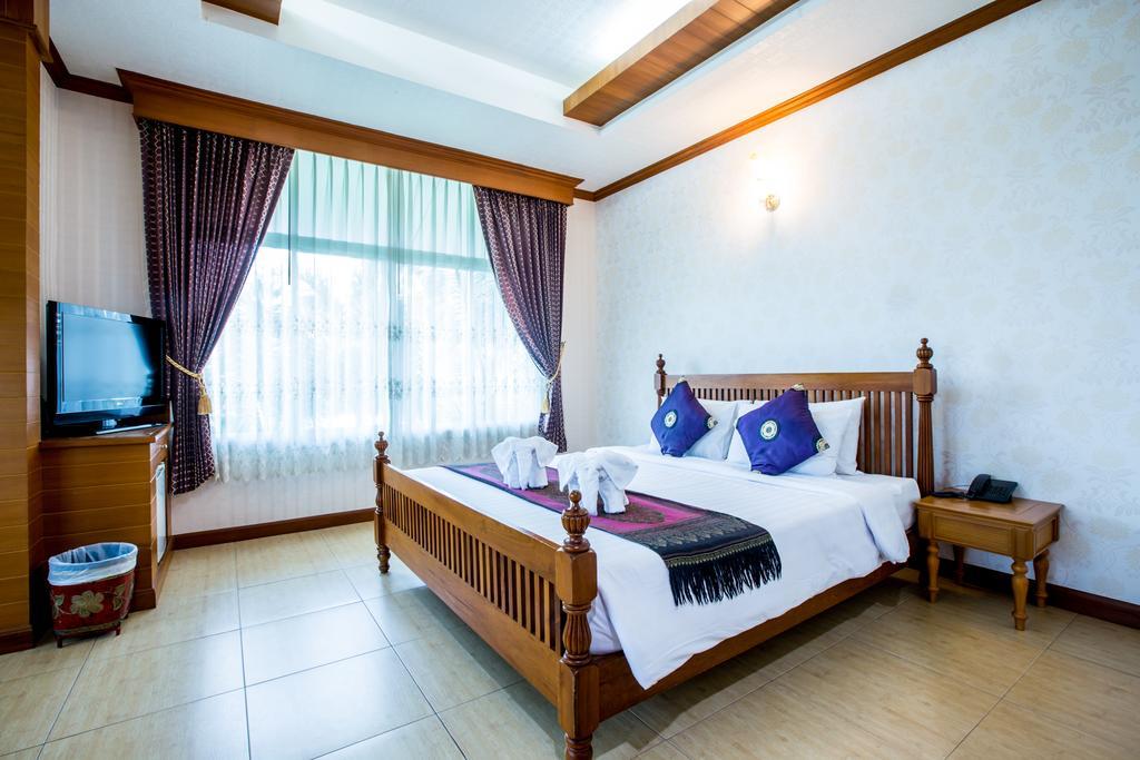 Juntra Resort & Hotel Nakhonnajok Kültér fotó